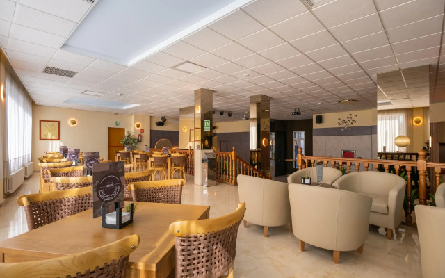 Hotel Parasol by Dorobe