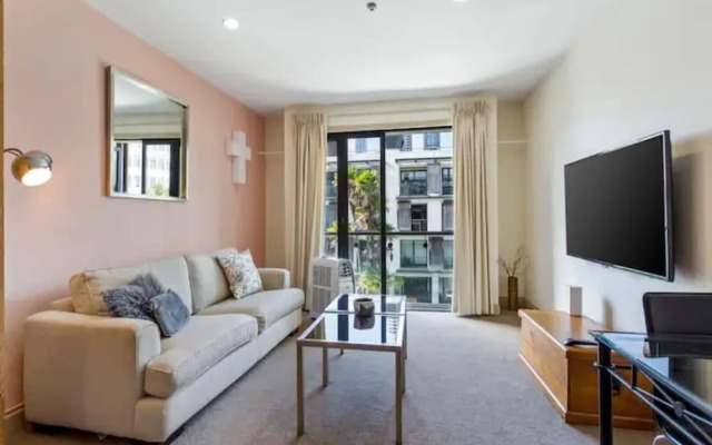 Beautiful Studio In The Viaduct With Free Carpark!