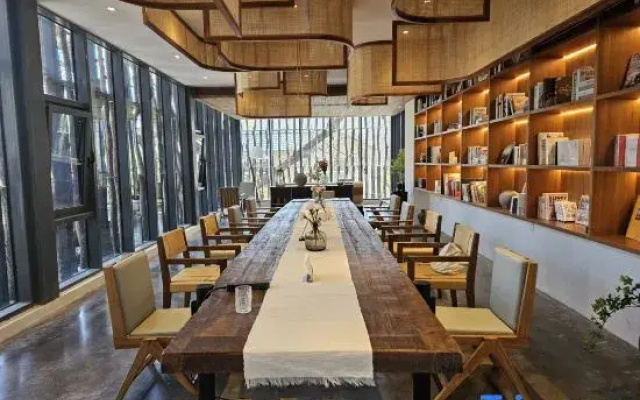 Yimeng Bookstore (Mengshan Baihuayu Scenic Area Store)