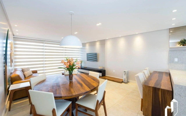 Encantadora casa com 02 suítes à beira-mar