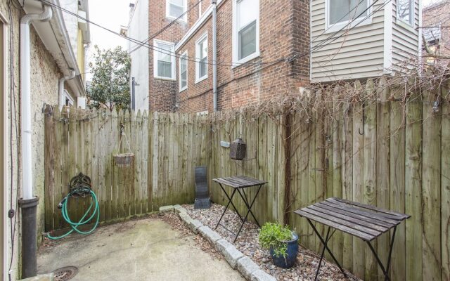 Fairmount GEM With Patio in the of it all