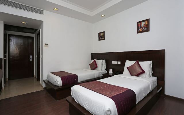 OYO 383 Hotel Divine Paradise