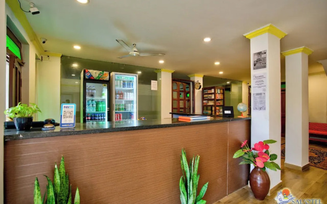 Salotel- near Mae De Deus Church