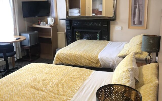 Roseville Lodge B&B