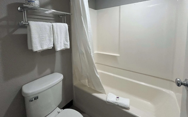 Studio 6 Tacoma, WA - South