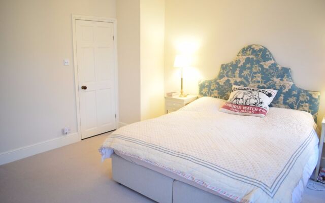 Shepherd'S Bush 2 Bedroom Home
