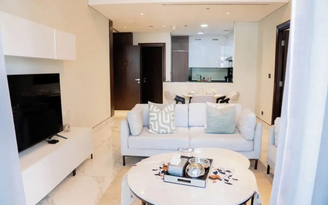 Cozy 1BR With Canal Views Full Amenities