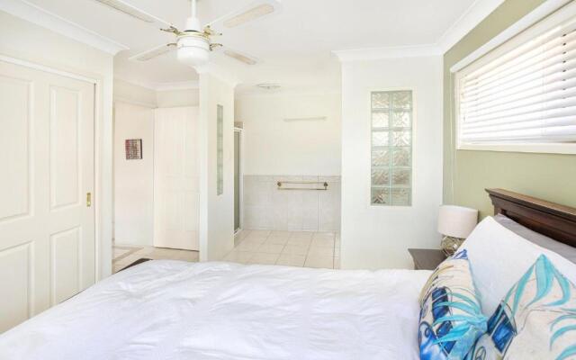 Michael Street 39, Golden Beach