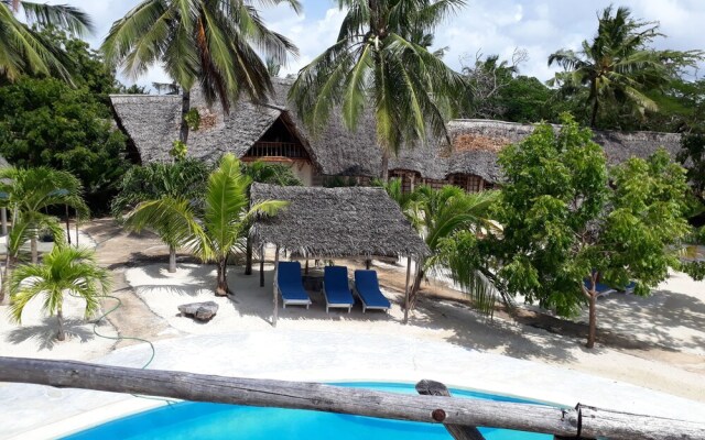Merry Crab Cove - Après-Safari Beach Hotel