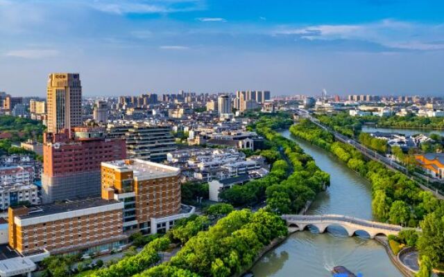 Chalon International Hotel