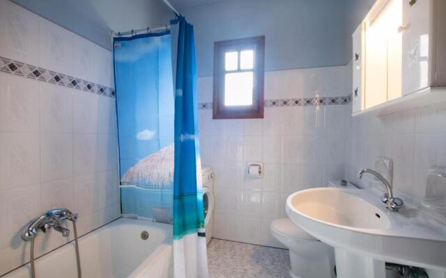 MARIAS APARTMENT 2 - Roumeliotis house