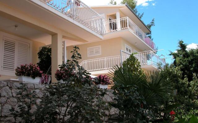 Antonio Apartments