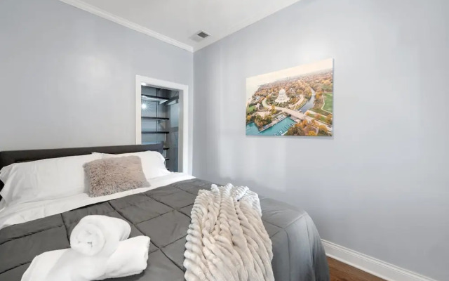 Stylish 2BR Urban Retreat in River West