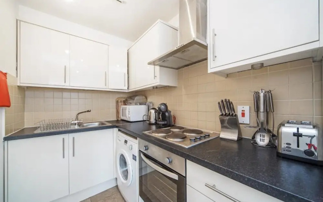 2 Bed Cosy Apartment in Central London Fitzrovia FREE WIFI by City Stay Aparts London