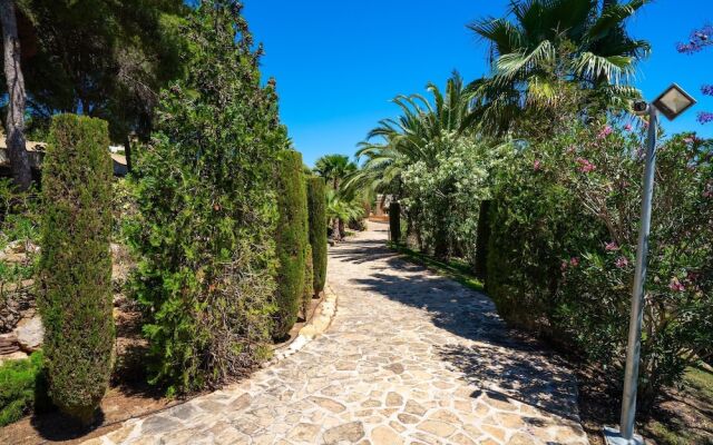 Gorgeous private villa for 10 in Moraira