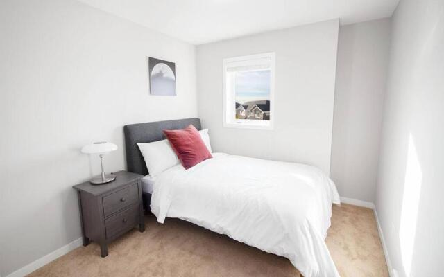 Luxurious 2 Bedroom Townhouse in South Winnipeg