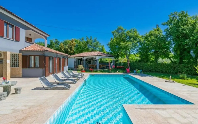 Adalene Comfortable Holiday Residence