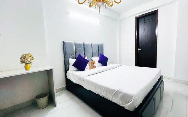 Roomshala 160 Hotel Red