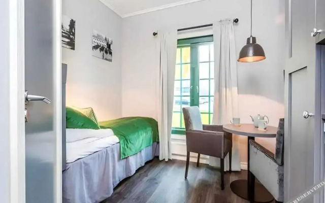 Airport Motel & Apartment - Hostel