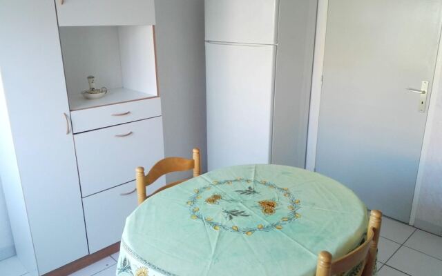 Apartment With 2 Bedrooms in Mèze, With Wonderful sea View, Furnished