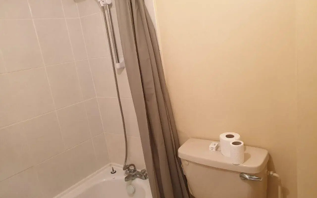 Elmhurst Hotel