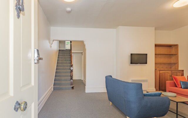 4 Bedroom House - Hobart CBD - Parking