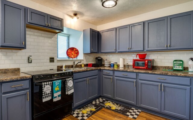 Lawrence Vacation Rental ~ 12 Mi to Indianapolis!