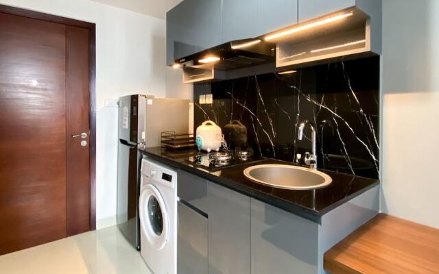 Cozy Living And Warm Studio Apartment At West Vista