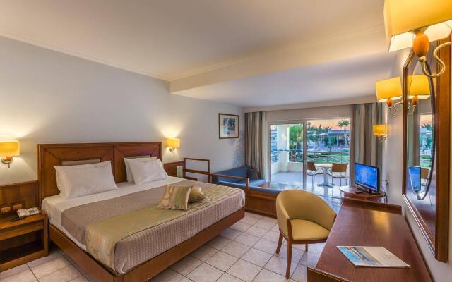 Kipriotis Hippocrates & Maris Suites