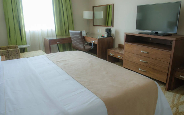 Holiday Inn Express & Suites Celaya by IHG