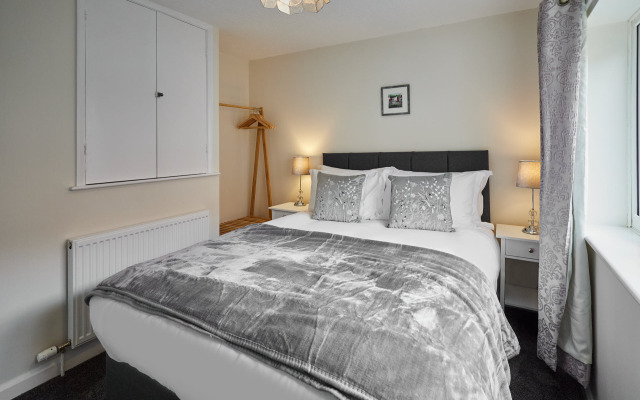 Host Stay Greens Yard House