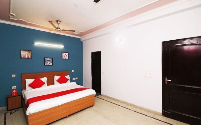 Oyo 42733 Silver Homes
