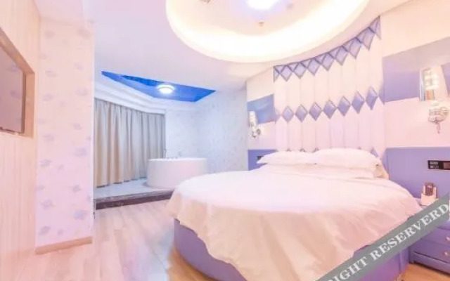 Super 8 Collection Hotel (Fuyang Wuyue Plaza)