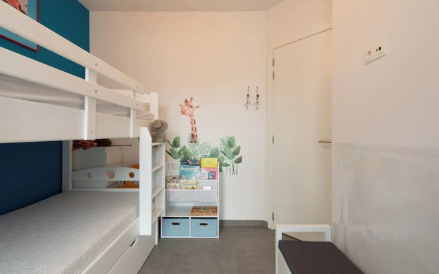 Newly-built Apartment by the sea