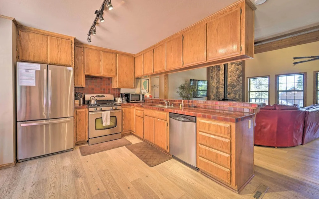 Wraparound Deck & Pool Access: Truckee Cabin