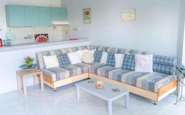 Renovated apartment in Adelianos Kampos