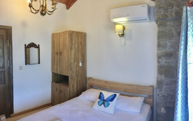 Sari Keçi̇ Taş Otel