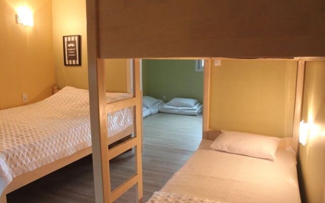 Hi & J Guesthouse - Hostel