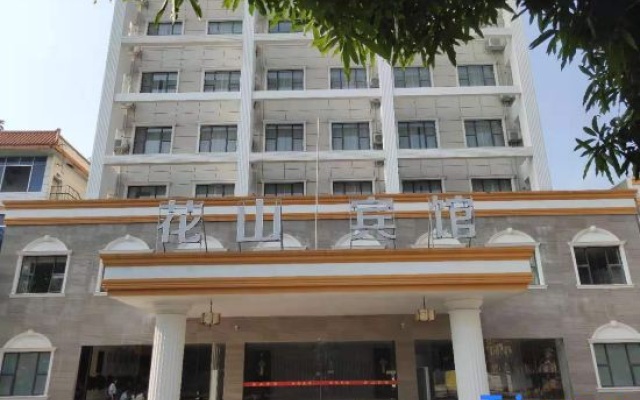 Huashan Hotel (Government compound) – Exterior – Chongzuo