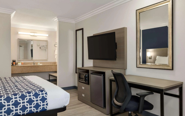 Quality Inn Lake Elsinore I-15