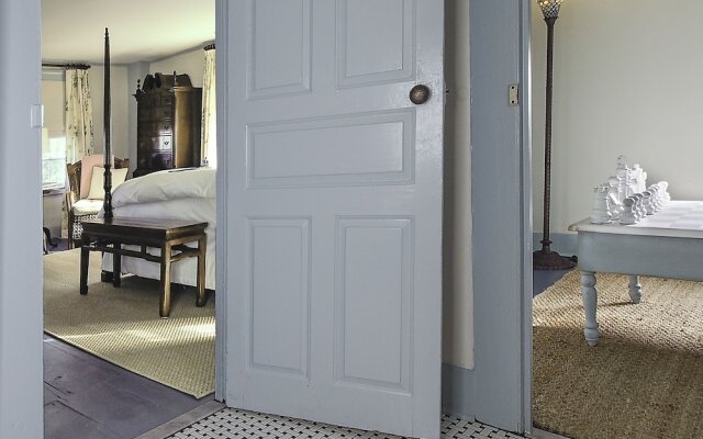 The Deacon & James Pharmacy B&B