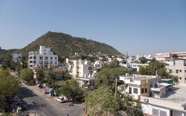 OYO 9971 Hotel Royal T