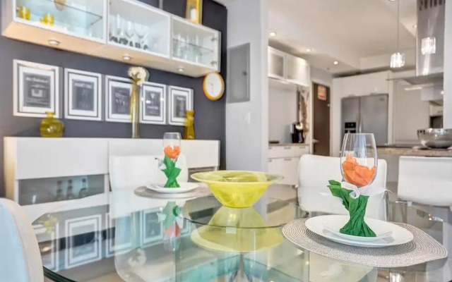 Tides N-11g in Hollywood