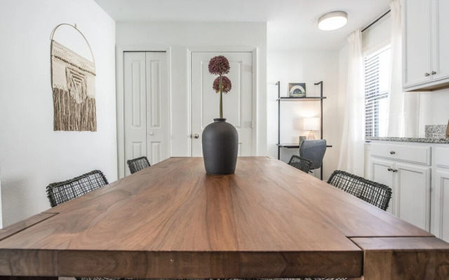 Modern 1BD Near Music Row and Downtown