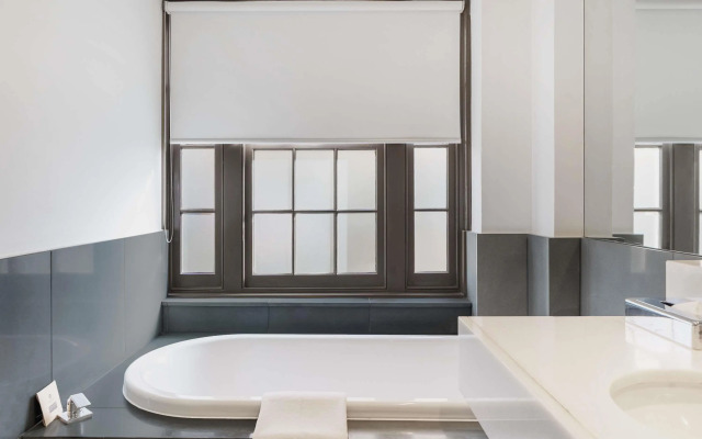 Peppers Gallery Hotel Canberra