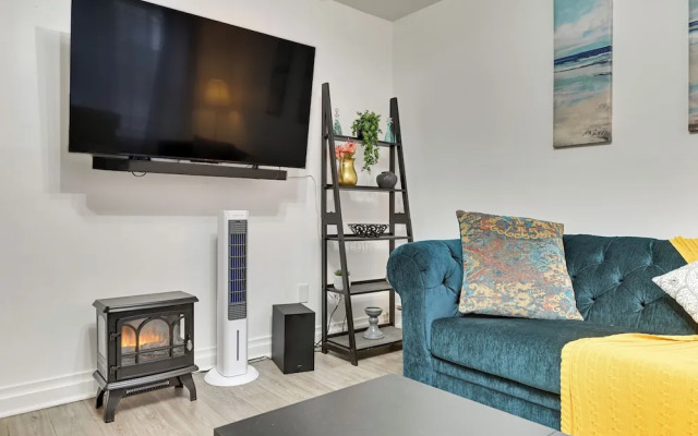 Walk to Downtown Albany: Ten Broeck Triangle Apt!