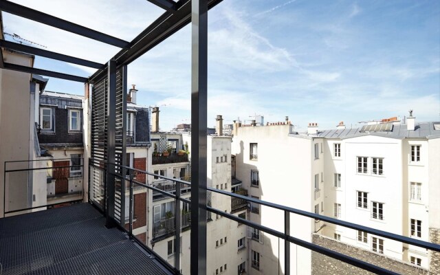 Stunning 2BR Home With Balcony in Batignolles