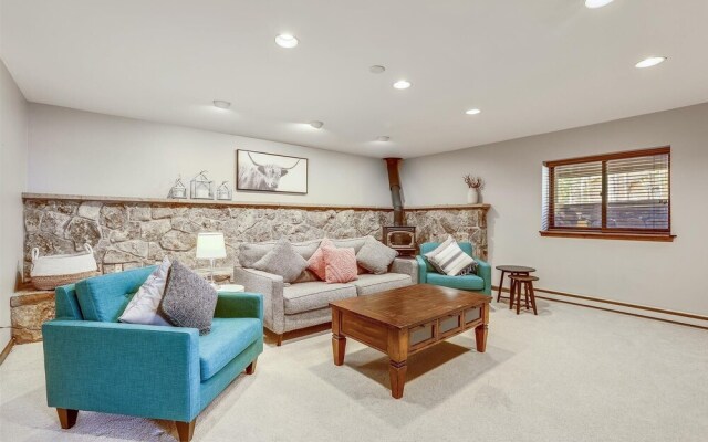 Calderon De La Breck 5 Bedroom Home by Redawning