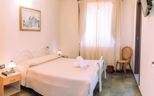 Hotel with swimming pool in Arbus