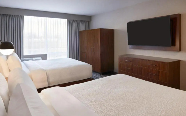 Four Points by Sheraton Point Edward Sarnia